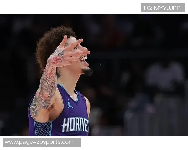 拉梅洛鲍尔再遭伤病困扰第三节因脚踝不适提前退赛仅得11分 拉梅洛鲍尔再遭伤病困扰第三节因脚踝不适提前退赛仅得11分