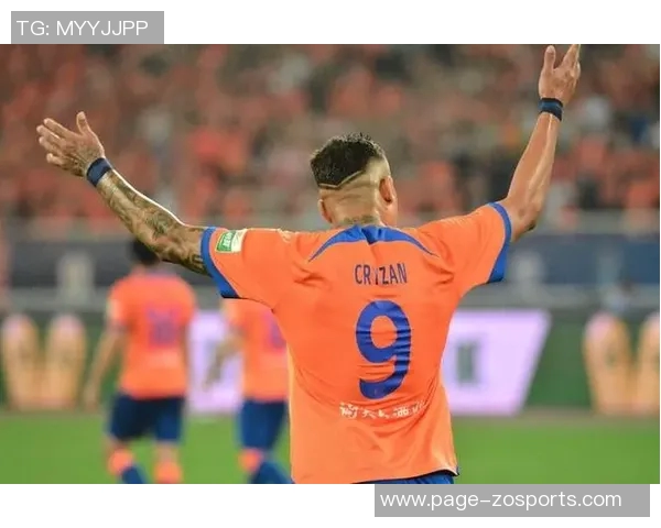 克雷桑身穿巴西9号球衣现场助威激情对决韩国队 克雷桑身穿巴西9号球衣现场助威激情对决韩国队