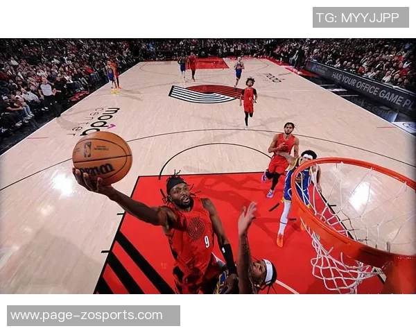 格兰特上半场表现出色9投4中斩获15分3篮板三分球命中率高达50